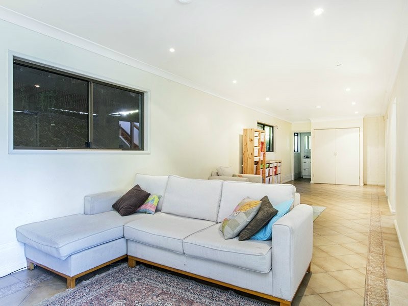 16 Routledge Court, Clear Mountain QLD 4500