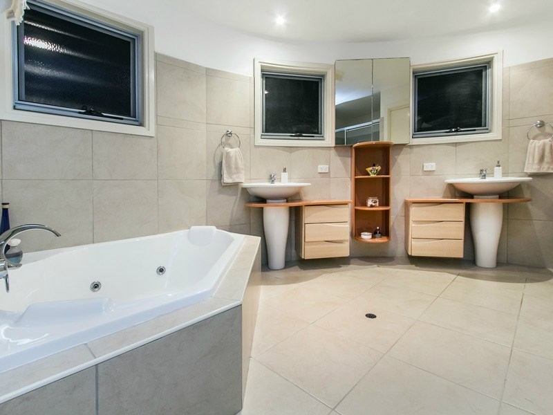 16 Harley Court, Eatons Hill QLD 4037