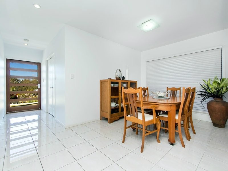 17 Bend Court, Eatons Hill QLD 4037