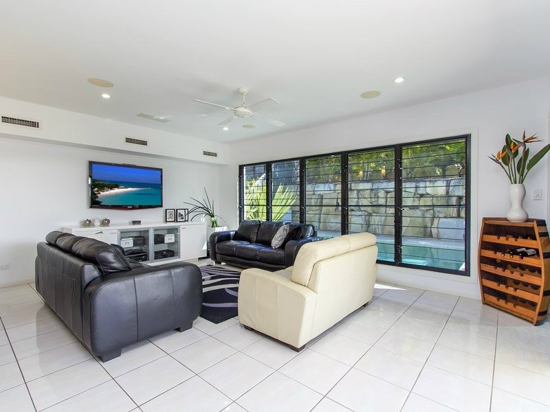 17 Bend Court, Eatons Hill QLD 4037