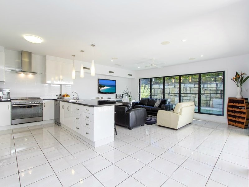 17 Bend Court, Eatons Hill QLD 4037