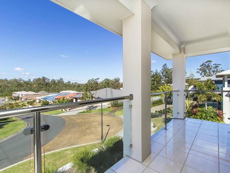 17 Bend Court, Eatons Hill QLD 4037