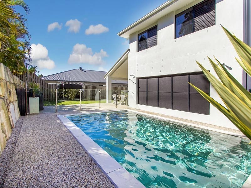 17 Bend Court, Eatons Hill QLD 4037