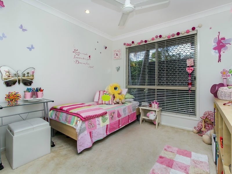 30 Marina Court, Eatons Hill QLD 4037