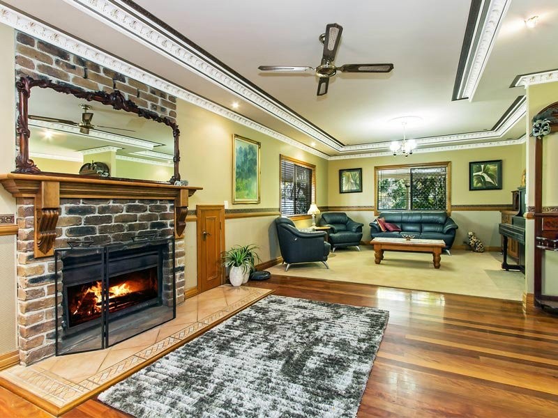 8 Hoare Court, Bunya QLD 4055