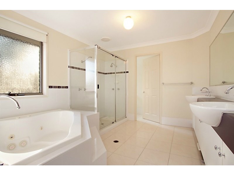 6 Girraween Place, Cashmere QLD 4500