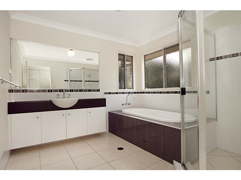 6 Girraween Place, Cashmere QLD 4500