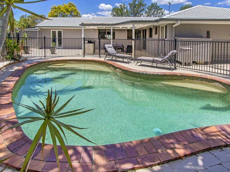 18 Edwards Drive, Albany Creek QLD 4035