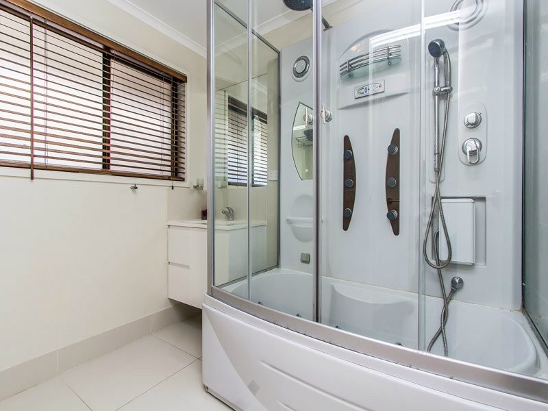 18 Edwards Drive, Albany Creek QLD 4035