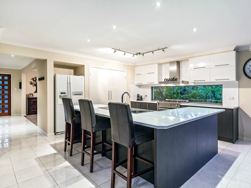 6 Colin Place, Cashmere QLD 4500