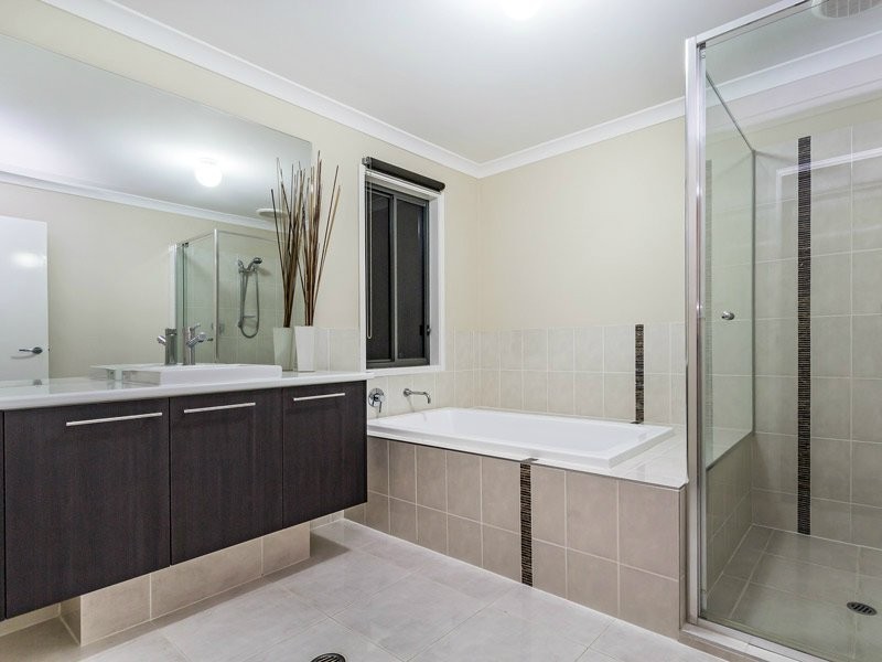 6 Colin Place, Cashmere QLD 4500