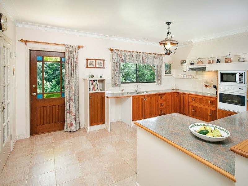 6 Sanctuary Court, Eatons Hill QLD 4037