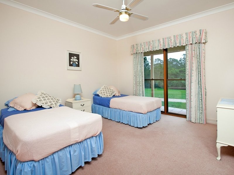 6 Sanctuary Court, Eatons Hill QLD 4037