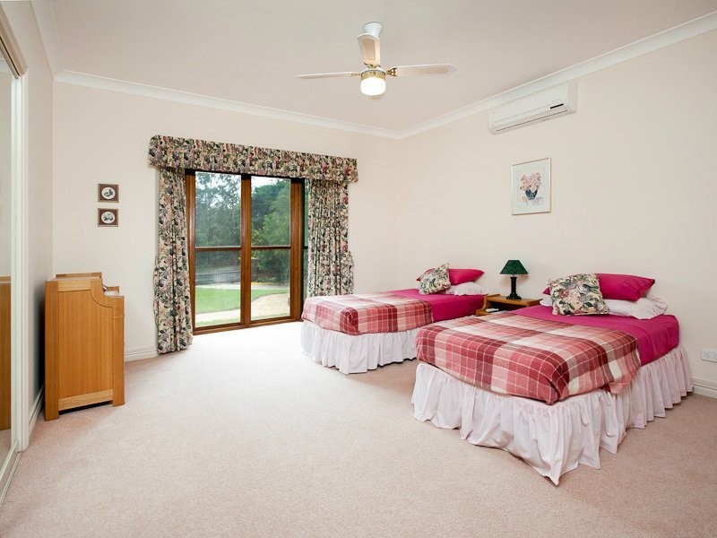 6 Sanctuary Court, Eatons Hill QLD 4037