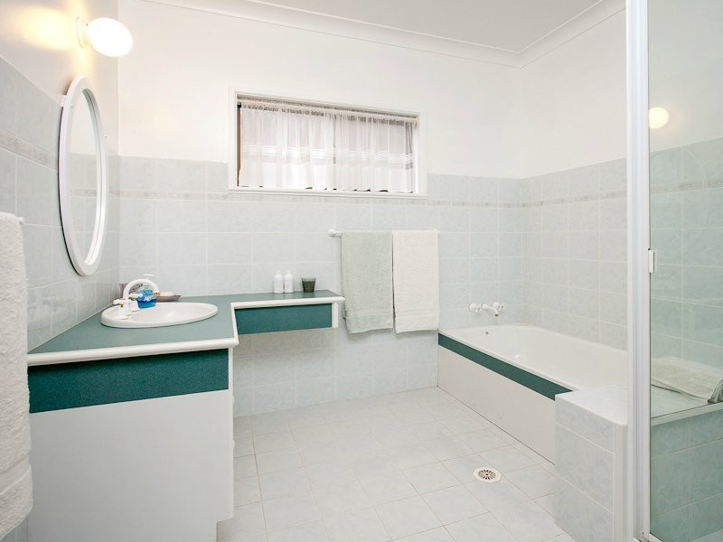 6 Sanctuary Court, Eatons Hill QLD 4037