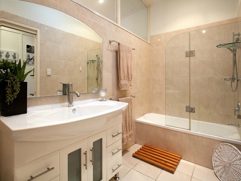 33 Hidden Valley Drive, Eatons Hill QLD 4037