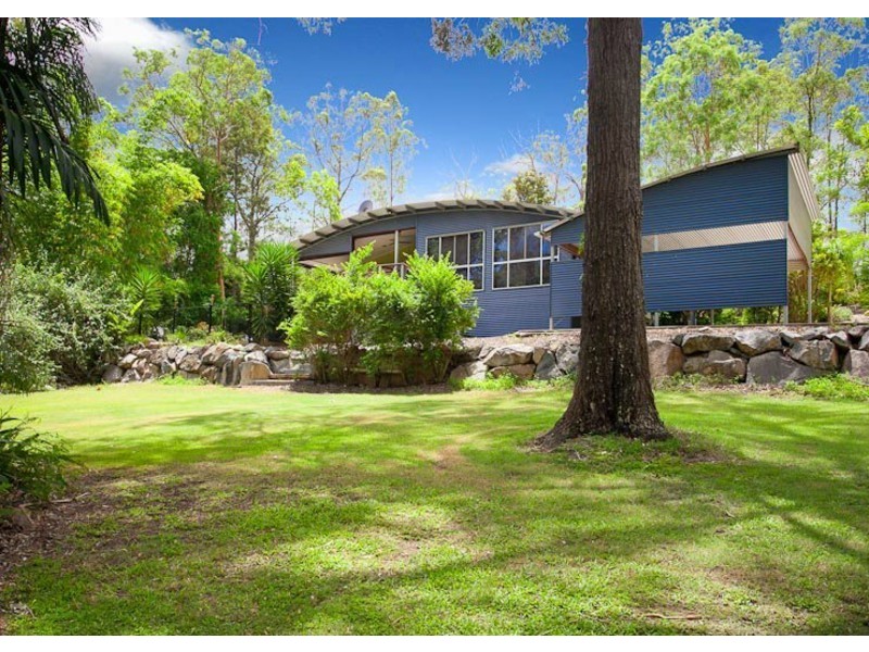 33 Hidden Valley Drive, Eatons Hill QLD 4037