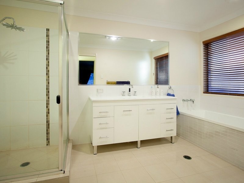 7 Lee Close, Albany Creek QLD 4035