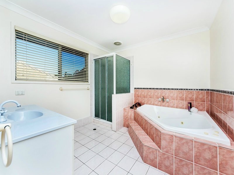 33 Daniel Drive, Albany Creek QLD 4035