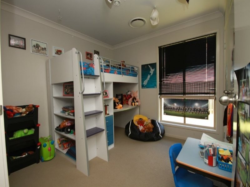 15 Lilly Crescent, Kallangur QLD 4503