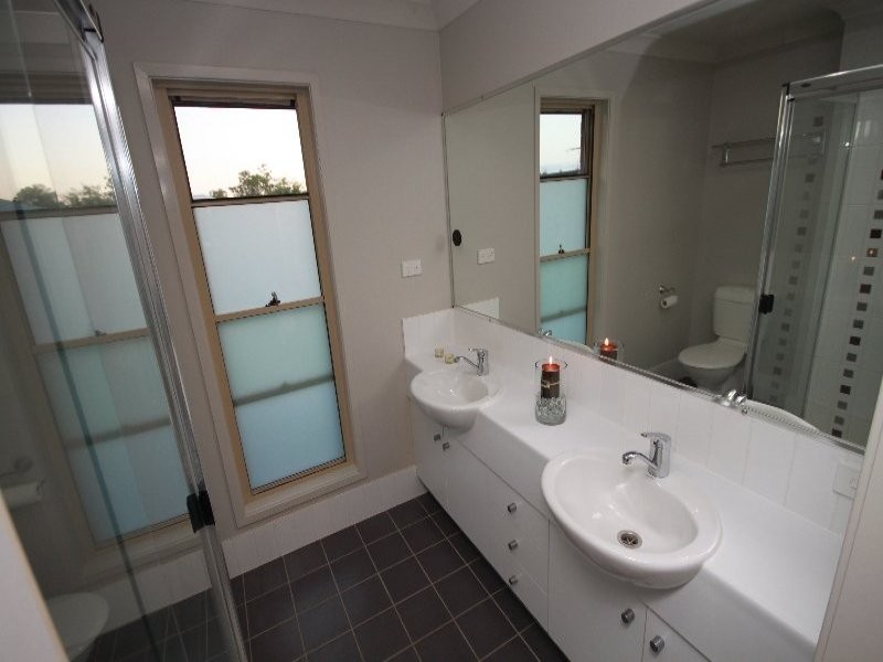 15 Lilly Crescent, Kallangur QLD 4503