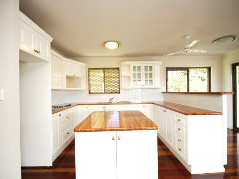 2 Valence Court, Petrie QLD 4502