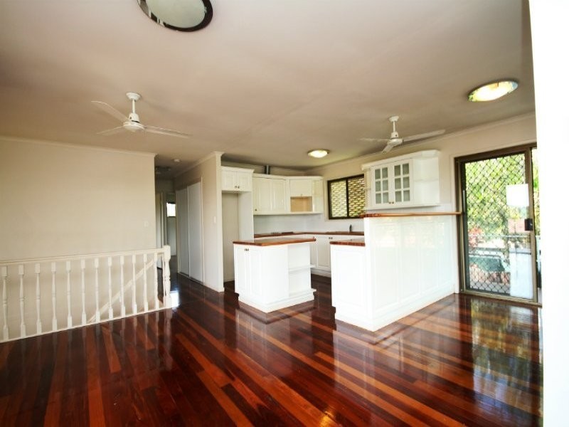 2 Valence Court, Petrie QLD 4502