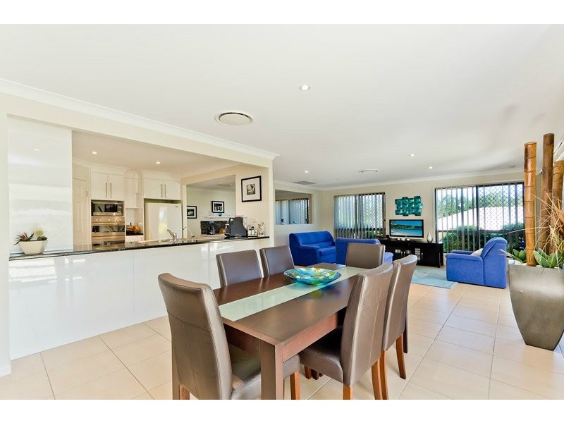 5 Mabella Ct, Eatons Hill QLD 4037