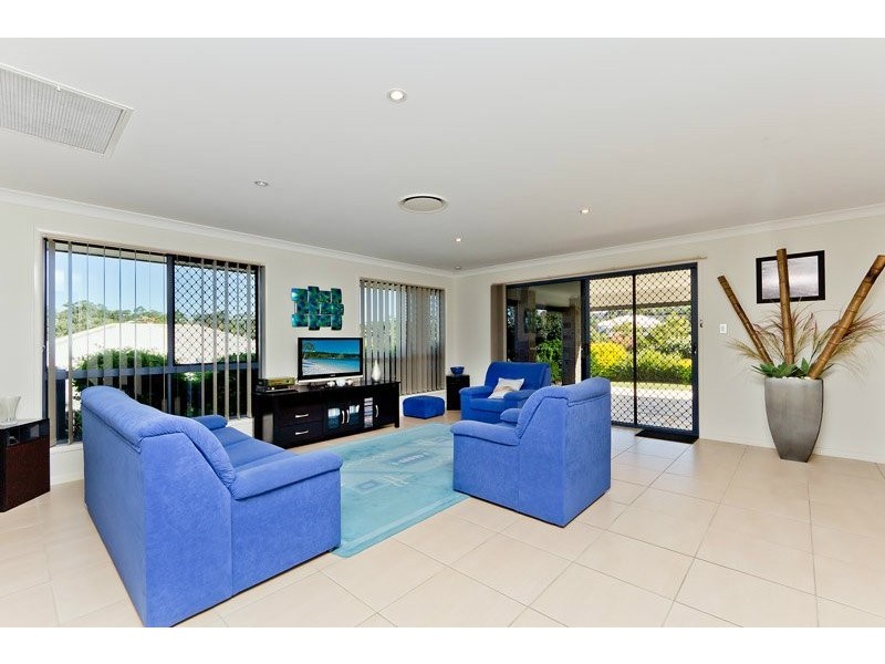 5 Mabella Ct, Eatons Hill QLD 4037