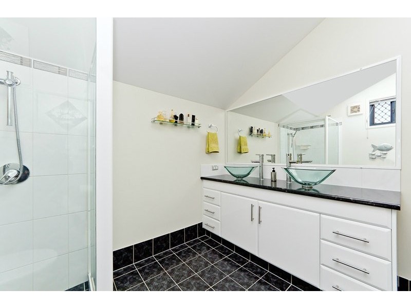 5 Mabella Ct, Eatons Hill QLD 4037