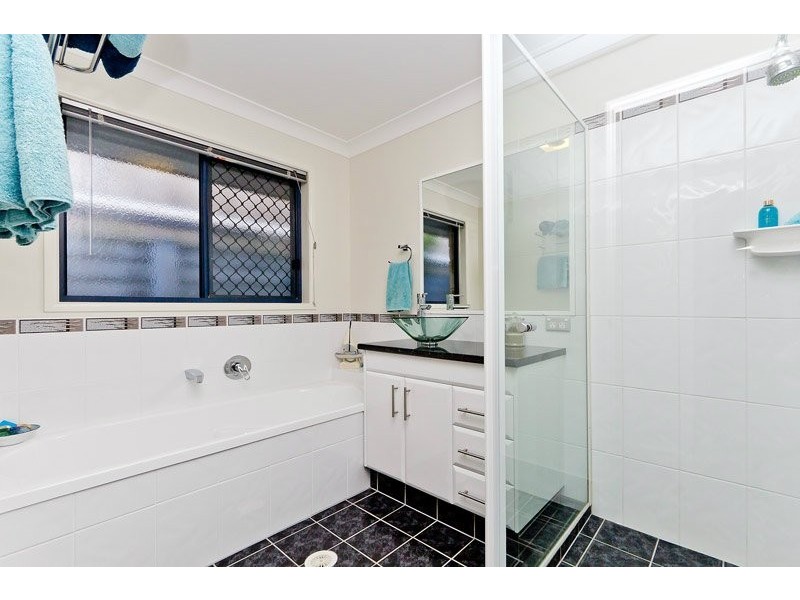 5 Mabella Ct, Eatons Hill QLD 4037