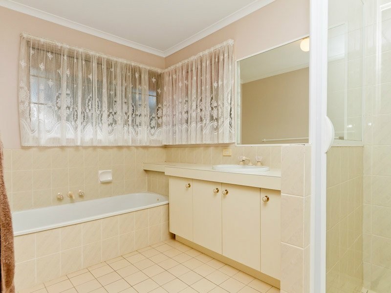 11 Heath Court, Cashmere QLD 4500