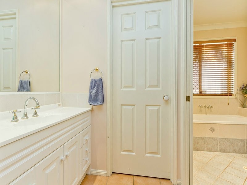 50 Hayward Avenue, Cashmere QLD 4500