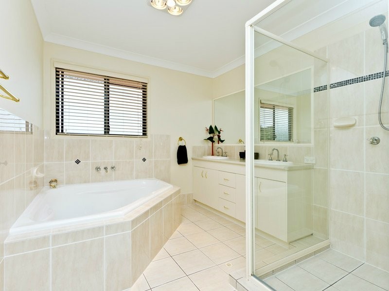 8 Taun Court, Albany Creek QLD 4035