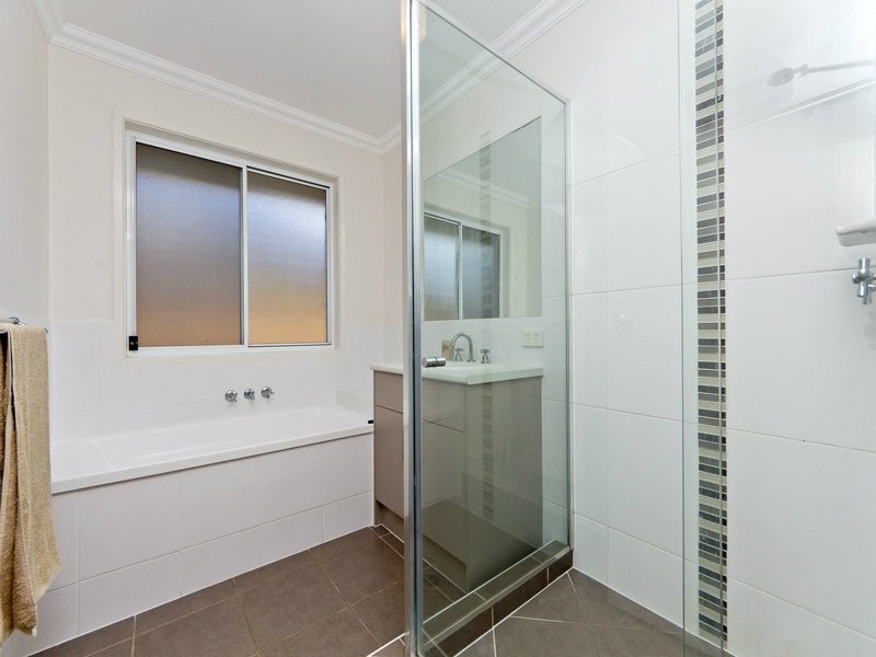 2 Castlewellan Circuit, Warner QLD 4500