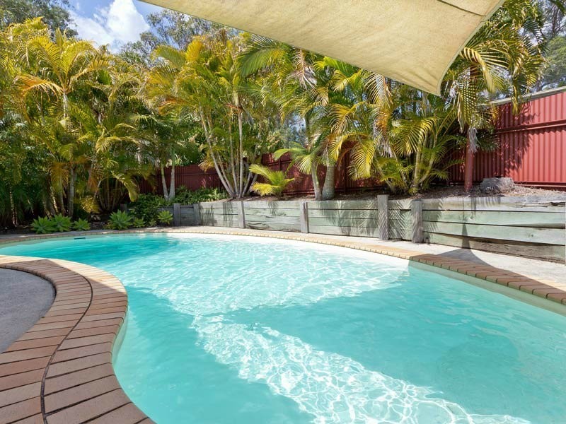 8 Edenderry Court, Eatons Hill QLD 4037
