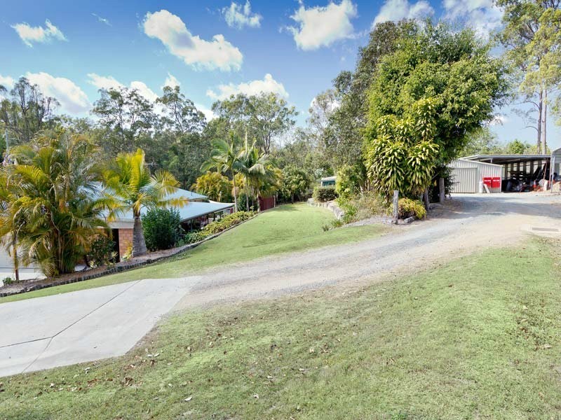 8 Edenderry Court, Eatons Hill QLD 4037