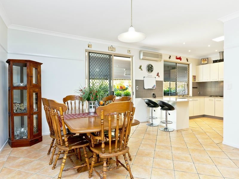 8 Edenderry Court, Eatons Hill QLD 4037