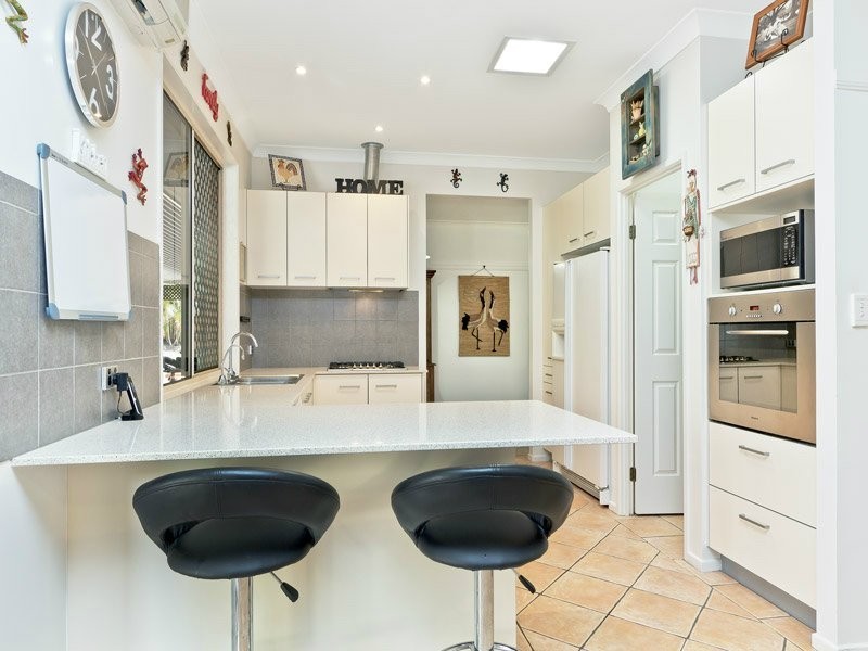 8 Edenderry Court, Eatons Hill QLD 4037