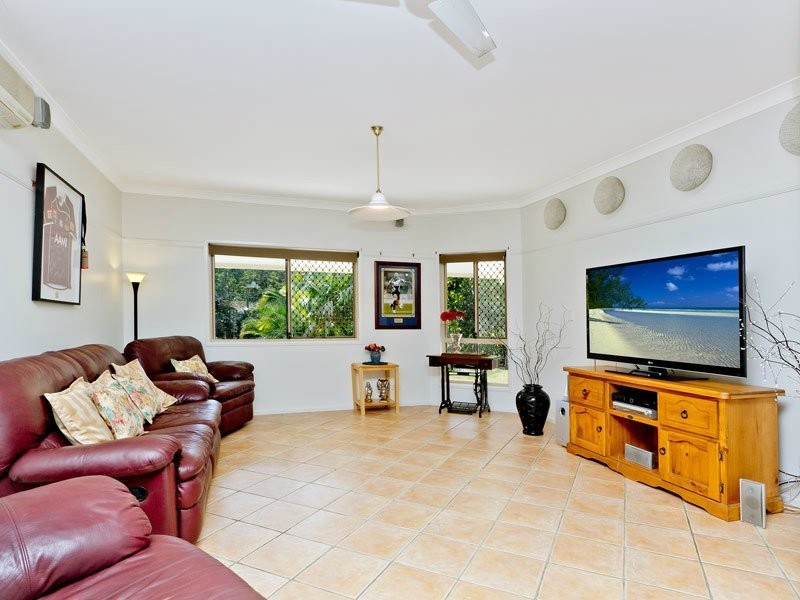 8 Edenderry Court, Eatons Hill QLD 4037