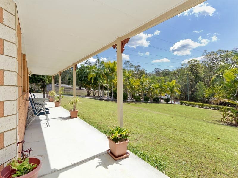 8 Edenderry Court, Eatons Hill QLD 4037