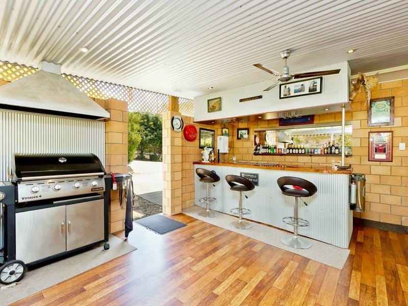 8 Edenderry Court, Eatons Hill QLD 4037