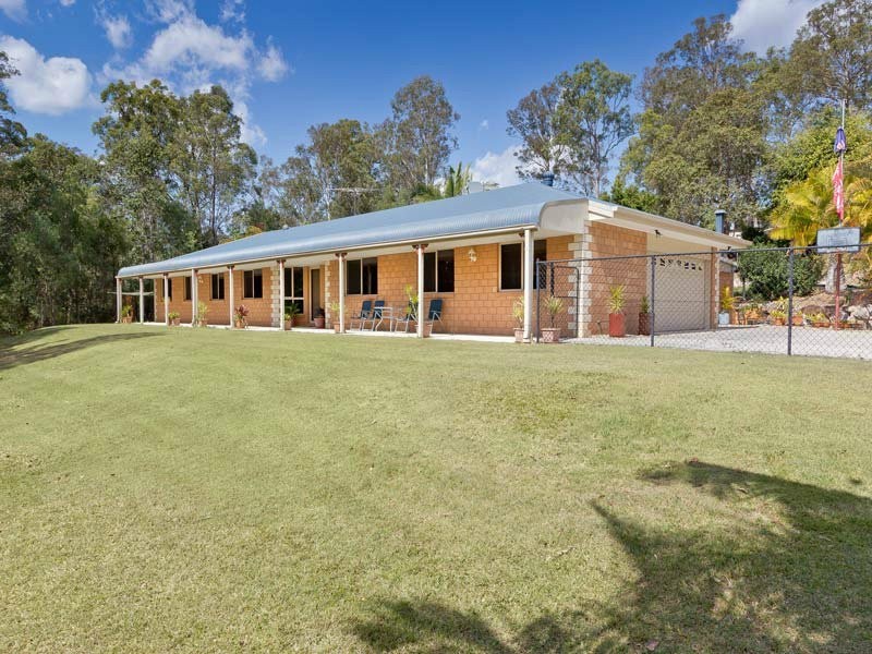 8 Edenderry Court, Eatons Hill QLD 4037