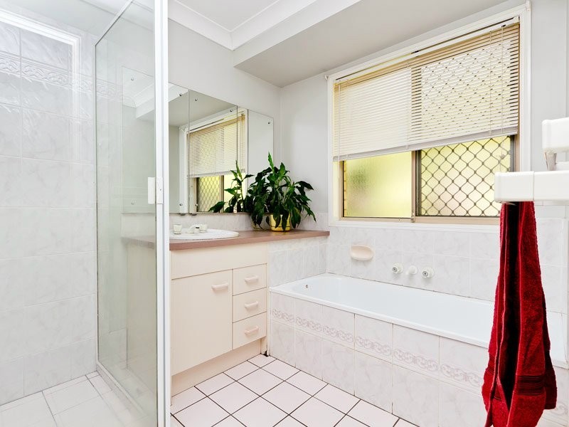 24 Brighton Crt, Albany Creek QLD 4035