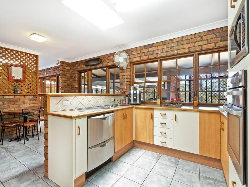 6 Hyde Road, Whiteside QLD 4503