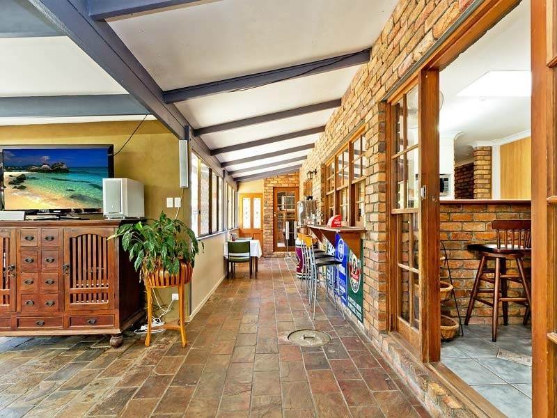 6 Hyde Road, Whiteside QLD 4503