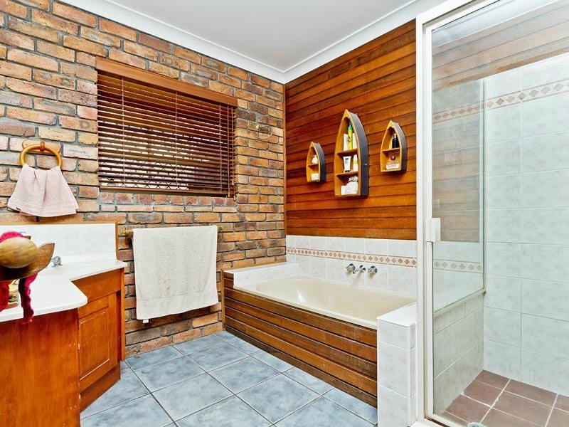 6 Hyde Road, Whiteside QLD 4503