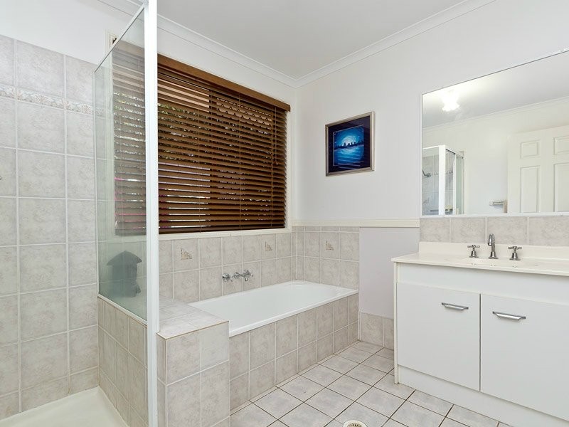 8 Gypsy Court, Eatons Hill QLD 4037