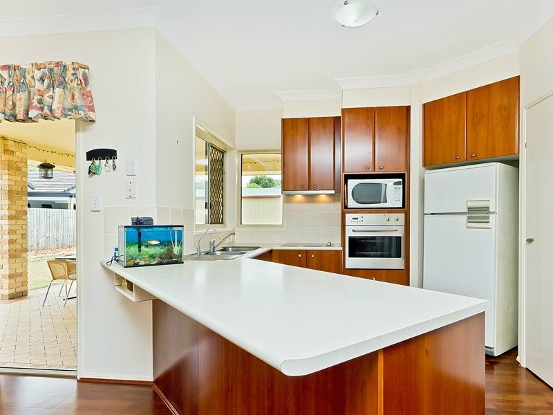 4 King Parrot Court, Cashmere QLD 4500