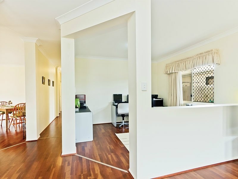4 King Parrot Court, Cashmere QLD 4500